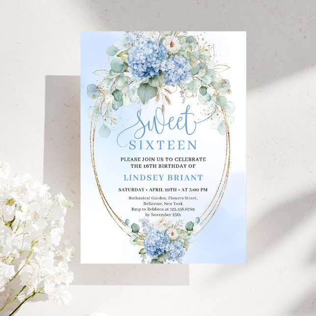 Invitación Cumpleaños 16 Chic Blue Hortensia Eucalipto Dorado (Chic Blue Hydrangea Eucalyptus Gold 16th Birthday Invitation)