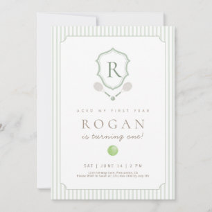 Invitación Cumpleaños 1er Sage Green Preppy Tennis Crest