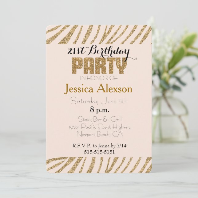 Invitación Cumpleaños 21 Brillo Falso Estampado Cebra Dorado  (Anverso de pie)