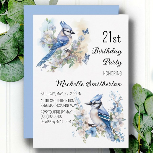 Invitación Cumpleaños 21 Flores de Pájaro Arrendajo Azul Prim (Blue jay and butterflies women's 21st birthday party invitation, customizable with your own text.)