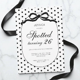 Invitación Cumpleaños 26 con lunares y lazo negro