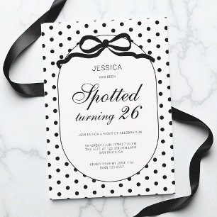 Invitación Cumpleaños 26 con lunares y lazo negro