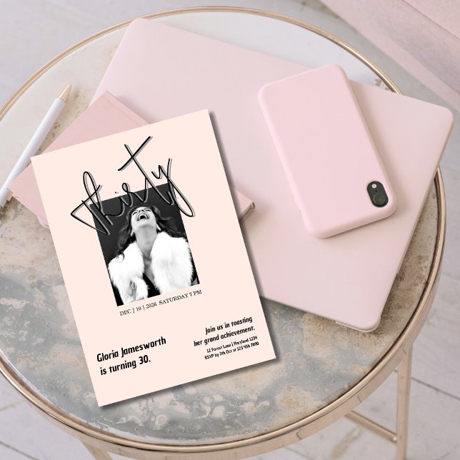Invitación Cumpleaños 30 Moderno Divertido Foto Rosa Claro (Subido por el creador)