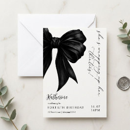 Invitación Cumpleaños 40 moderno con lazo en blanco y negro