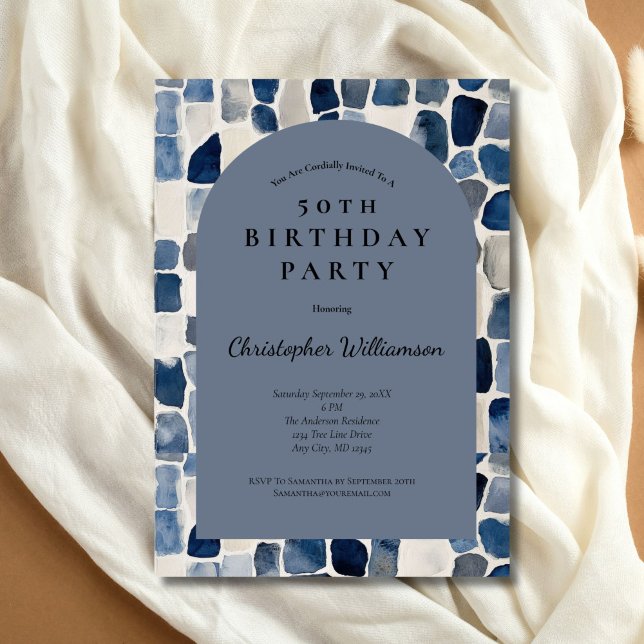 Invitación Cumpleaños 50 moderno arco hombre beige azul (Blue beige abstract watercolor texture pattern 50th birthday party invitation for him or her. )