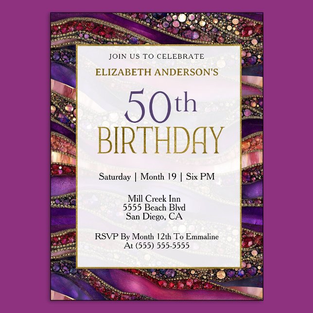 Invitación Cumpleaños 50 Moderno Strata de Oro y Morado con J (Luxury purple and gold 50th birthday invitation with jeweled marble design and elegant style.
)