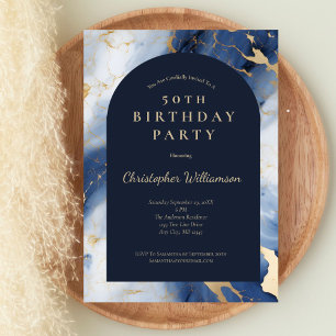 Invitación Cumpleaños 50 Navy Blue Gold Marble Modern Arch