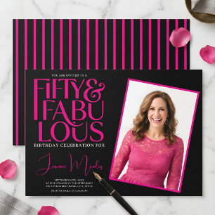 Invitación Cumpleaños 50 y fabuloso con rayas elegantes en ro