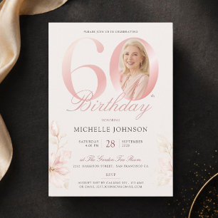 Invitación Cumpleaños 60 Elegante con Floral Rosa Claro Foto