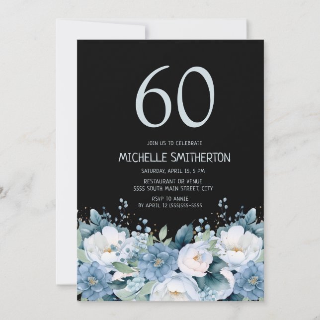 Invitación Cumpleaños 60 en azul polvoriento floral blanco y  (Anverso)