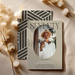 Invitación Cumpleaños 70 Moderno con Foto y Firma en Óvalo