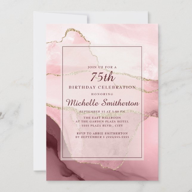 Invitación Cumpleaños 75 de mármol/ágata rosa, borgoña y dora (Anverso)