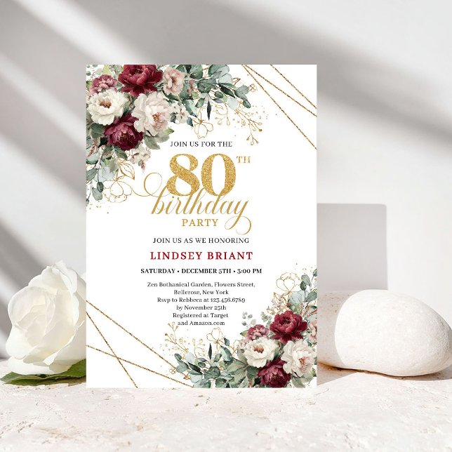 Invitación Cumpleaños 80 Flores Verde Burdeos Dorado (Burgundy Maroon Flowers Greenery Gold 80th Birthday)