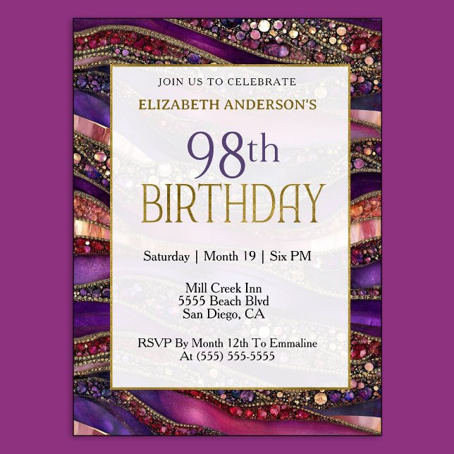 Invitación Cumpleaños 98 Moderno con Estratos de Oro y Joyas  (Luxury purple and gold 98th birthday invitation with jeweled marble design and elegant style.
)