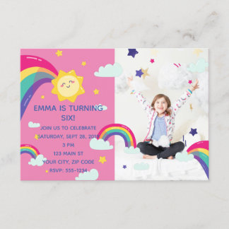 Invitación Cumpleaños Alegre con Arcoíris y Sol