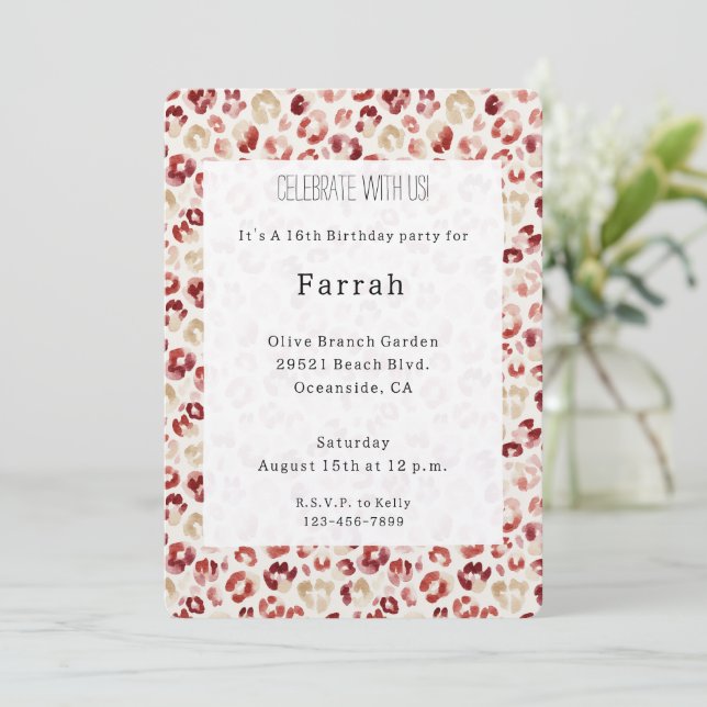 Invitación Cumpleaños con estampado de leopardo crema rojo   (Anverso de pie)