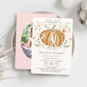Invitación Cumpleaños con foto de flor silvestre y mariposa d
