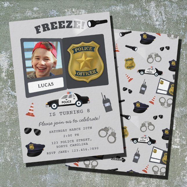 Invitación Cumpleaños con insignia de policía con tema de pol (Police Themed Policeman Cop Badge Photo Birthday Invitation)