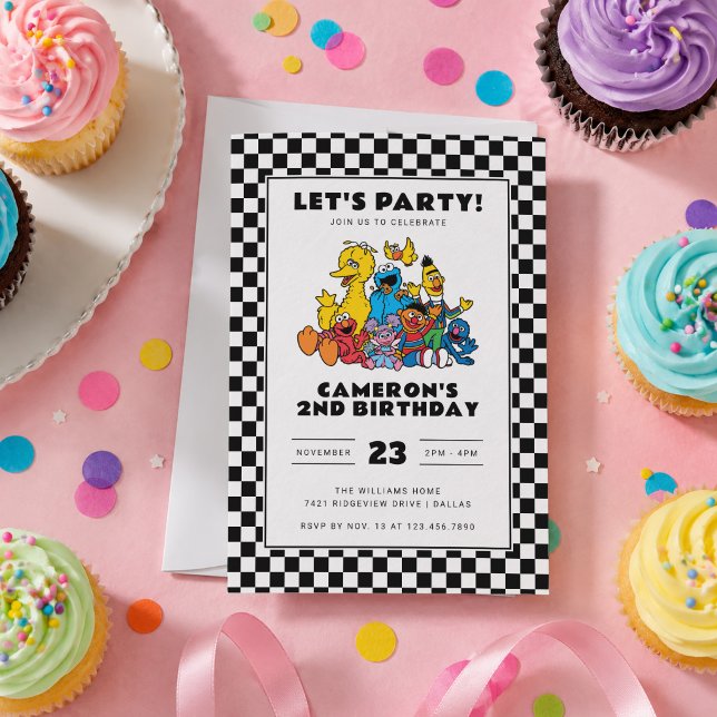 Invitación Cumpleaños con tablero de ajedrez de la calle Sesa (Card simulated on table)