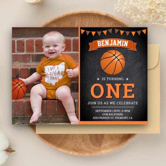 Invitación Cumpleaños de baloncesto en pizarra, primera fiest (Subido por el creador)