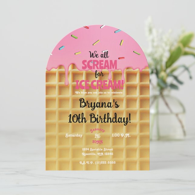 Invitación Cumpleaños de Cono de Waffle de Helado de Fresa (Anverso de pie)