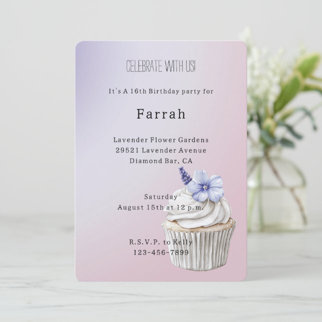 Invitación Cumpleaños de Cupcake de Flor de Lavanda   (Anverso de pie)