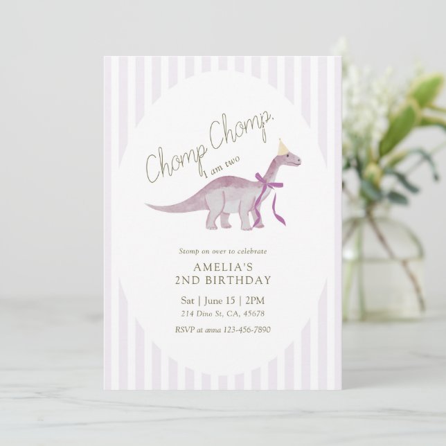 Invitación Cumpleaños de Dinosaurio Chomp Chomp Tengo Dos (Anverso de pie)