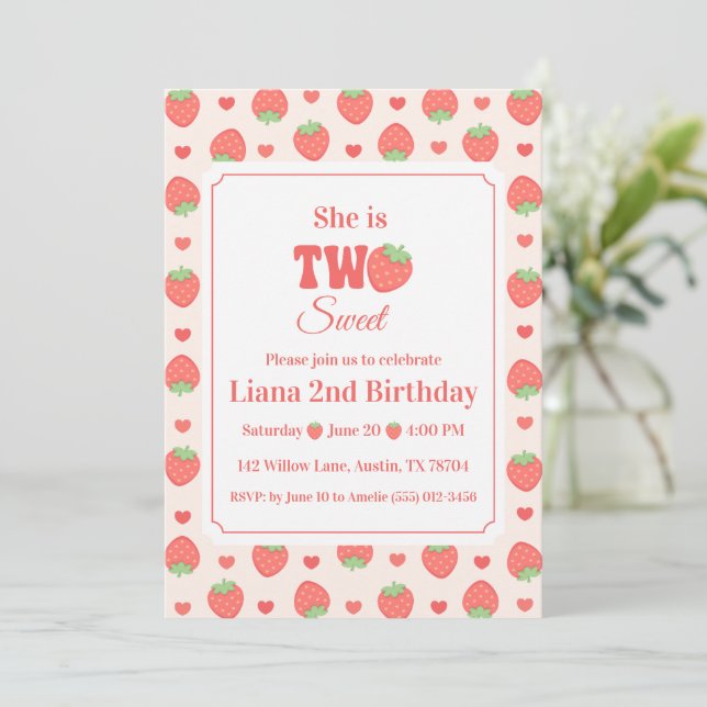 Invitación Cumpleaños de dos dulces niñas de fresa (Anverso de pie)