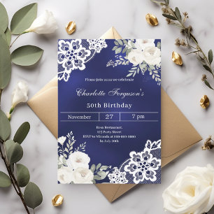 Invitación cumpleaños de encaje de rosas blancas azules de la