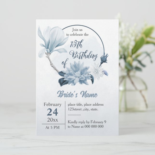 Invitación cumpleaños de flores azules polvorientas marinas (Anverso de pie)
