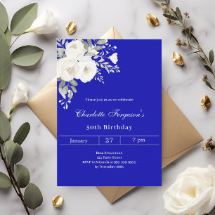 Invitación cumpleaños de flores blancas azules reales