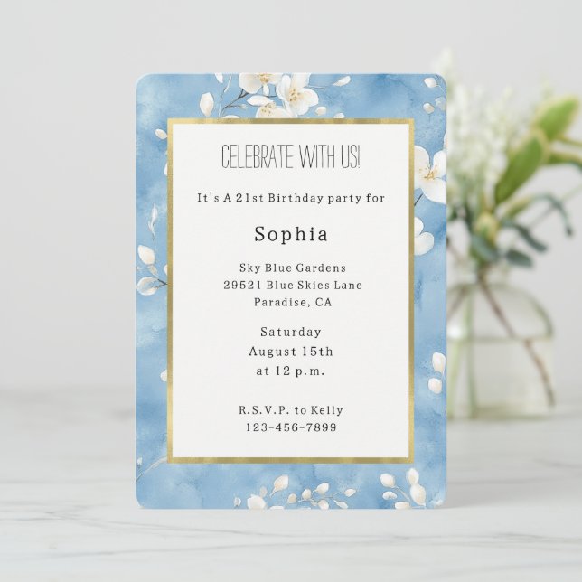Invitación Cumpleaños de flores blancas bonitas cielo azul (Anverso de pie)