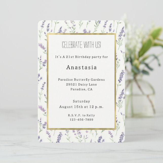 Invitación Cumpleaños de flores blancas lavanda bonitas (Anverso de pie)