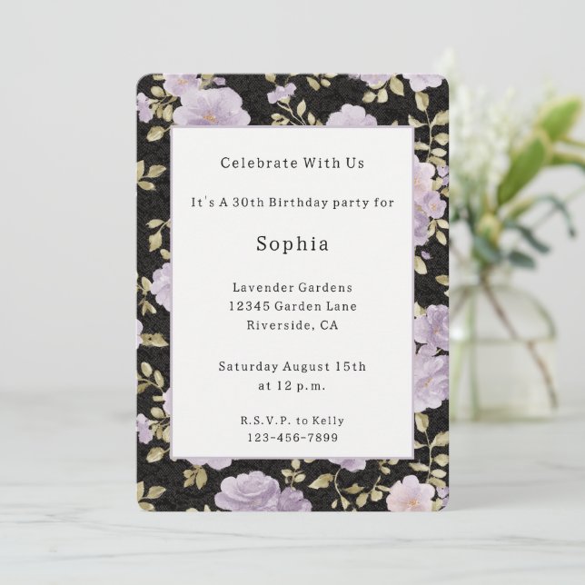 Invitación Cumpleaños de flores de lavanda con rubor negro (Anverso de pie)