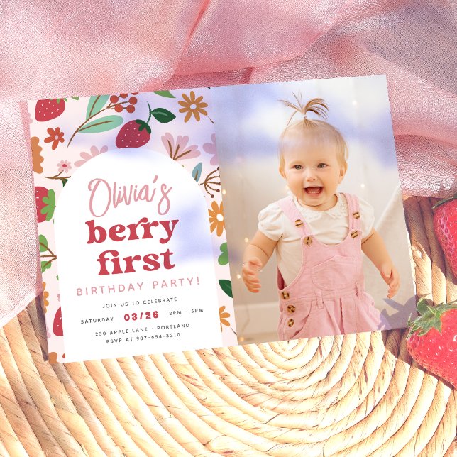 Invitación Cumpleaños de Fresa Berry Primera Foto (Card Front Mock-up)