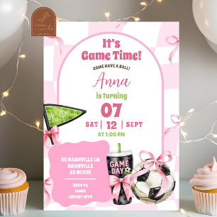 Invitación Cumpleaños de fútbol con lazo retro ondulado rosa