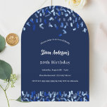Invitación Cumpleaños de la marina azul confetti<br><div class="desc">Moderna,  elegante e invitada. Un fondo azul marino decorado con un confeti azul. Personalice y agregue un nombre y detalles. Texto blanco.</div>