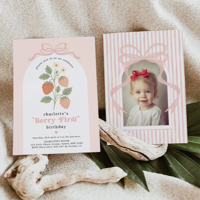 Invitación Cumpleaños de la primera fresa de Modern Berry (Subido por el creador)