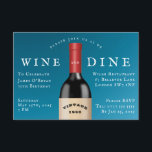 Invitación Cumpleaños de las vigas de vino y de Dine<br><div class="desc">Celebra un hito de cumpleaños con esta obra de diseño de una botella de vino con texto personalizado con un color de fondo azul de coral. Perfecto para cualquier época de añada o cumpleaños.</div>