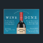 Invitación Cumpleaños de las vigas de vino y de Dine<br><div class="desc">Celebra un hito de cumpleaños con esta obra de diseño de una botella de vino con texto personalizado con un color de fondo azul de coral. Perfecto para cualquier época de añada o cumpleaños.</div>