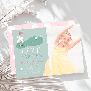 Invitación Cumpleaños de niña con bandera rosa de golf y lazo