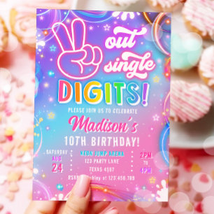 Invitación Cumpleaños de niña con brillo neón Peace Out Singl
