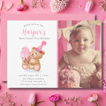 Cumpleaños de niña con oso de peluche y helado