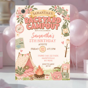 Invitación Cumpleaños de niña de campamento en el patio trase