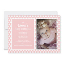 Cumpleaños de niña pequeña con lunares rosados y b