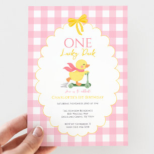 Invitación Cumpleaños de One Lucky Duck Pink Gingham Girl 1er