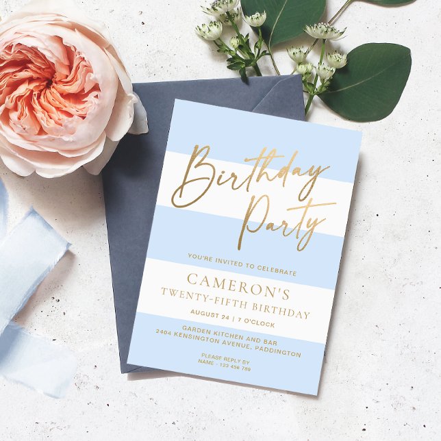 Invitación Cumpleaños de oro de la franja azul clara (Birthday Party Invitation Stripe )