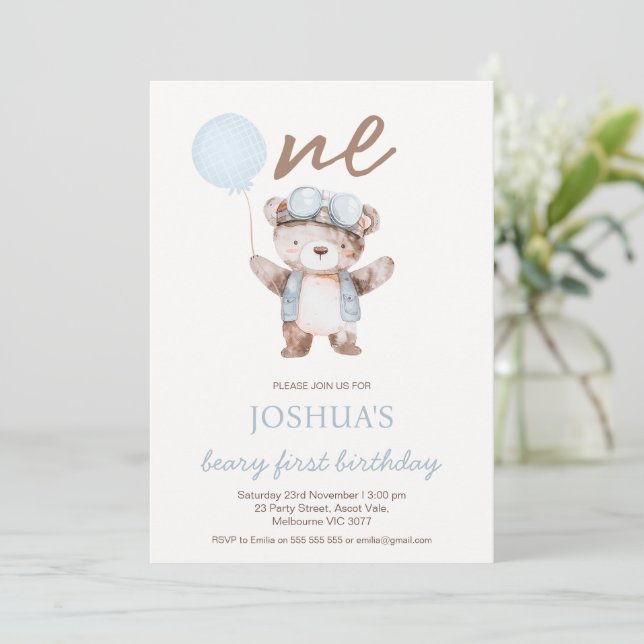Invitación Cumpleaños de oso azul lindo marrón primero Cumple (Anverso de pie)