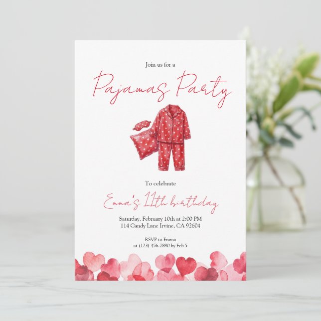 Invitación Cumpleaños de pijamada con corazón rojo (Anverso de pie)