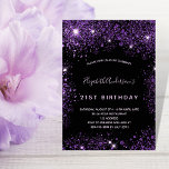 Invitación cumpleaños de purpurina morado negro<br><div class="desc">Invitación a la fiesta de cumpleaños 21 (o a cualquier edad) de niñas y mujeres. Delante: Un fondo negro de moda. Decorada con polvo purpurina de imitación morado oscuro. Personalice y agregue un nombre y detalles del fiesta. El nombre está escrito con un guión de estilo con letras a mano,...</div>